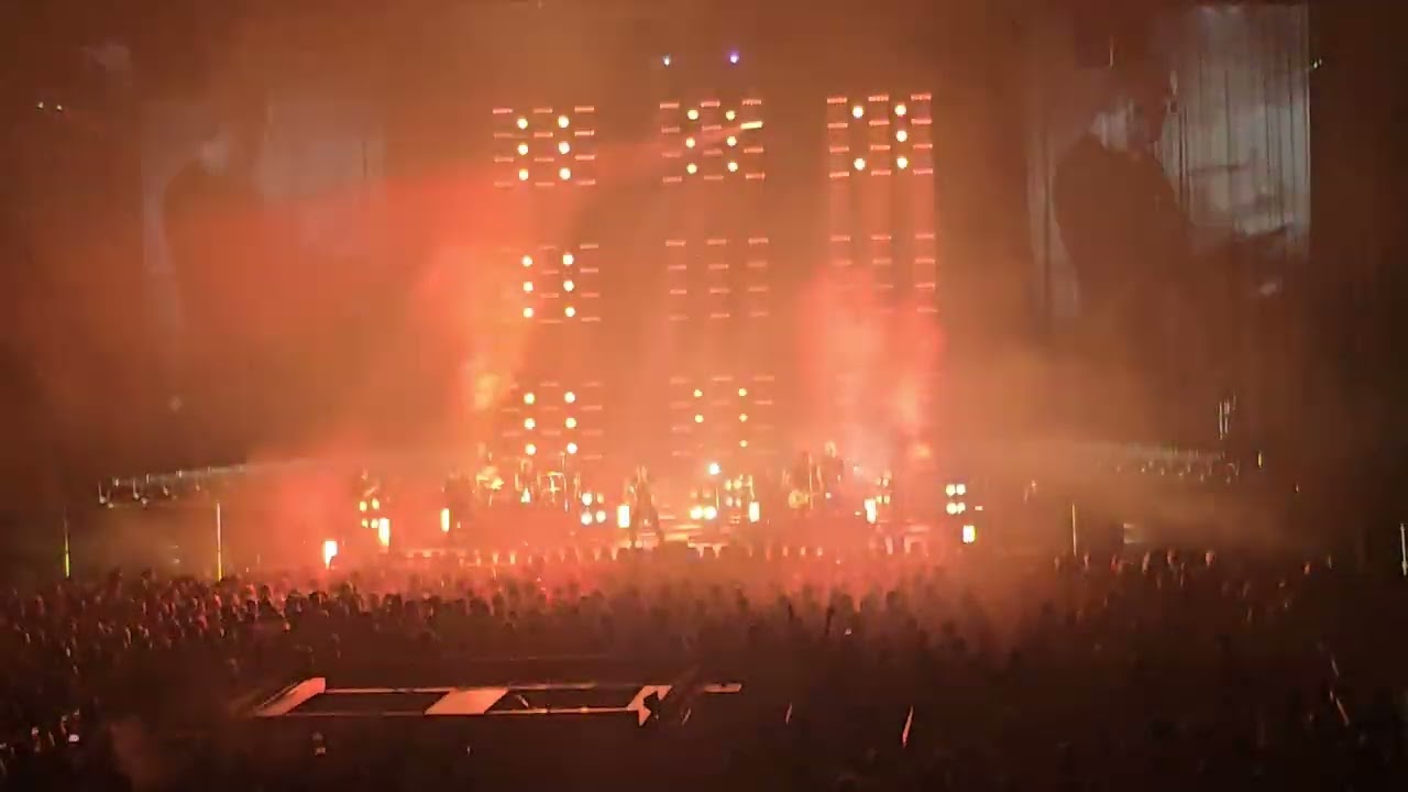 Nine Inch Nails - 15 - Less Than - 02.10.26 - Spectrum Center - Charlotte, NC