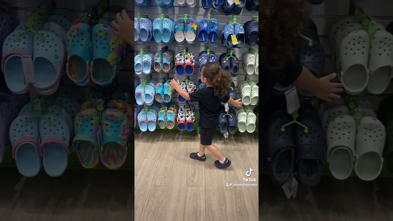 Took a stop at the croc shop! 🐊 #crocs #family