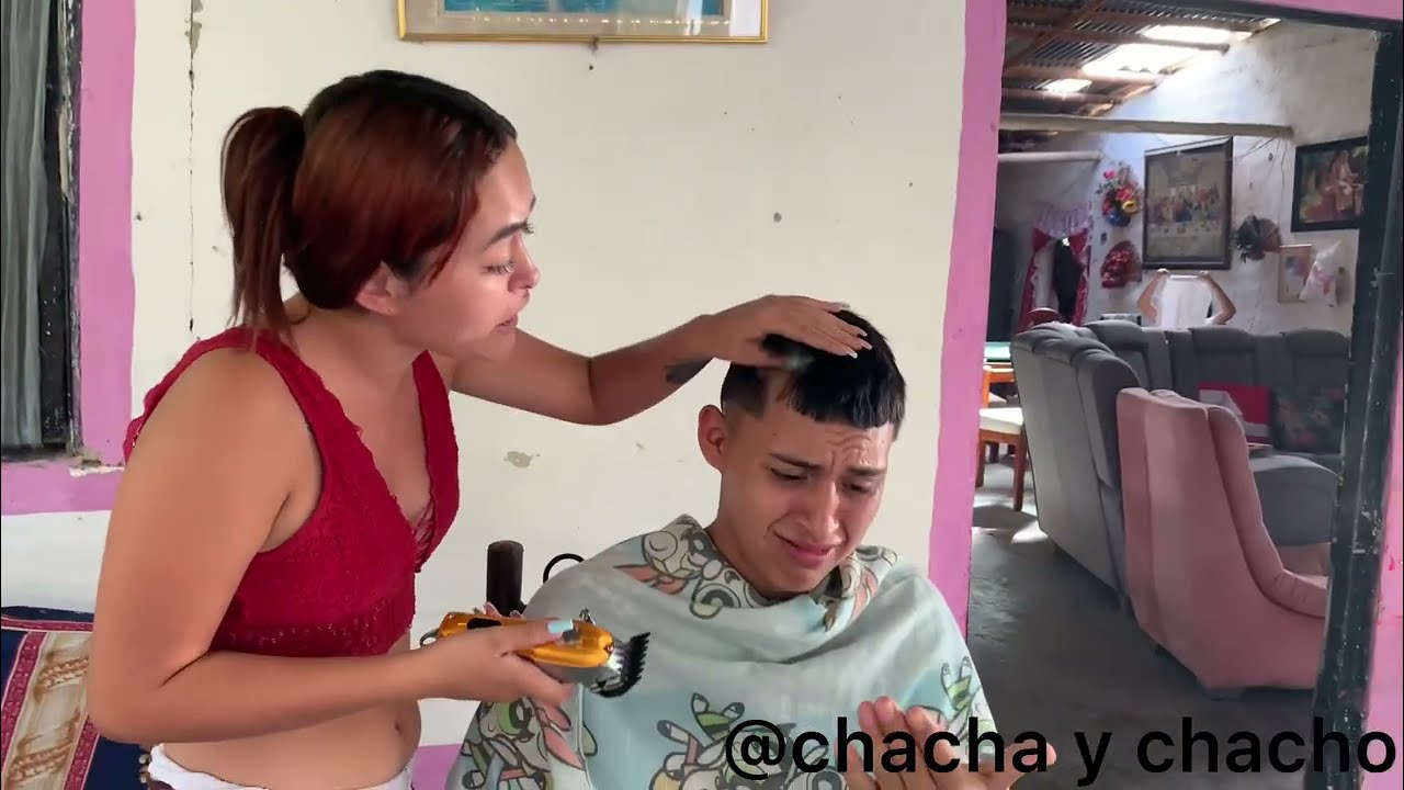 Cuando no te dejan ir a la barbería solo😅💈
