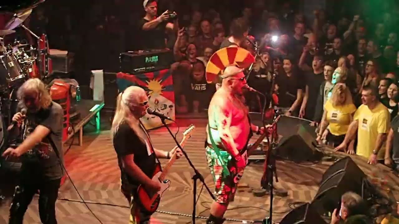 VISACÍ ZÁMEK - Dost!!! (VZ42 Lucerna Music Bar 5.12.2024)