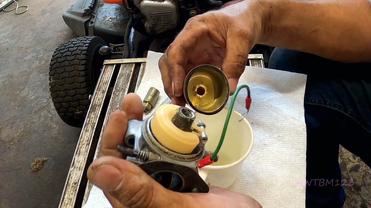 Husqvarna 1538 , Why does it run this way #husqvarna #carburetor #riding mower  #surging #kohler