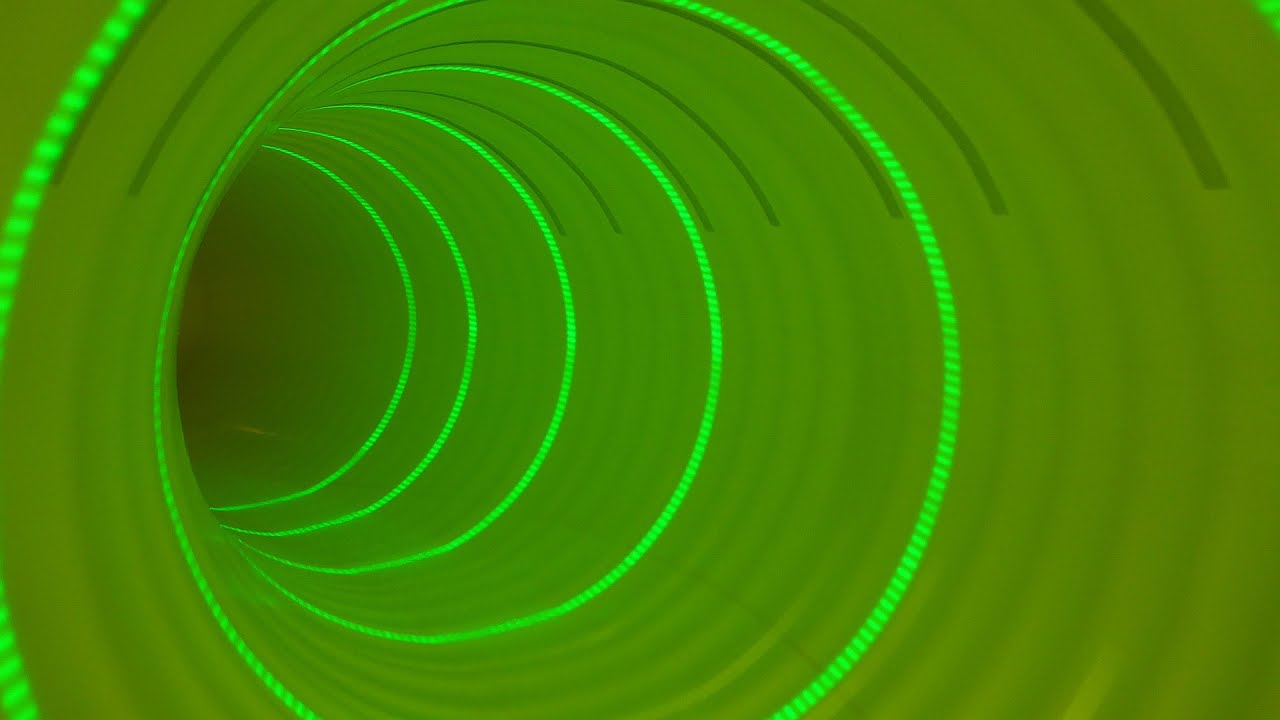 wei&szlig;e R&ouml;hrenrutsche :: White Hole | Ankerskogen Sv&oslash;mmehall Hamar