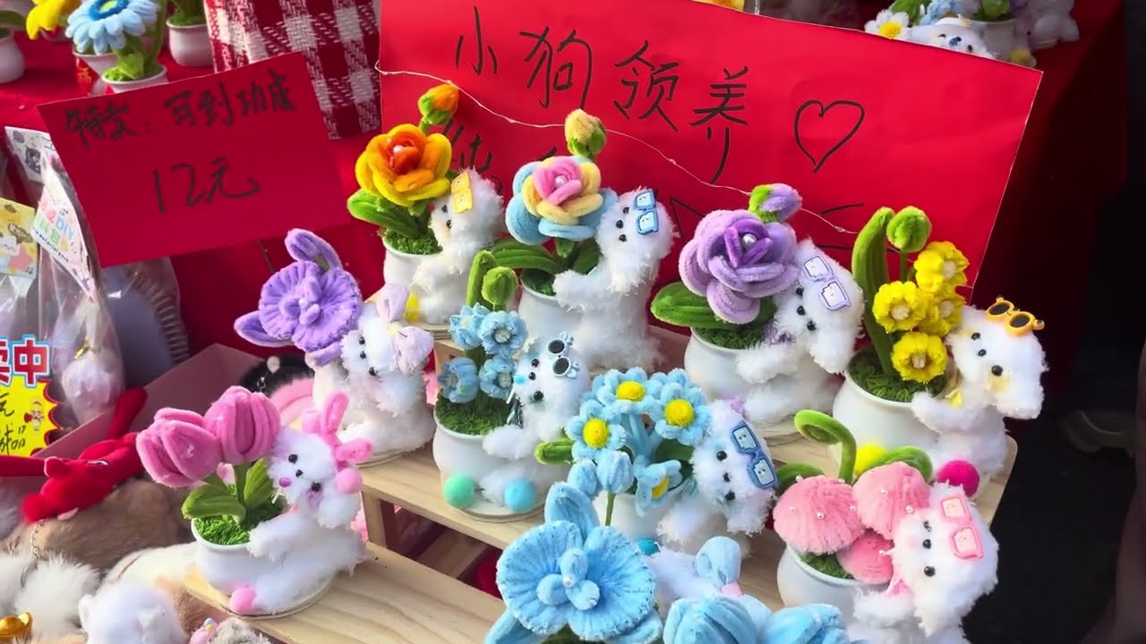 2026馬年花市，花开满街，灯影摇曳。逆光里，黄昏真的很好看⋯⋯有光，有暖，有期待，真好！