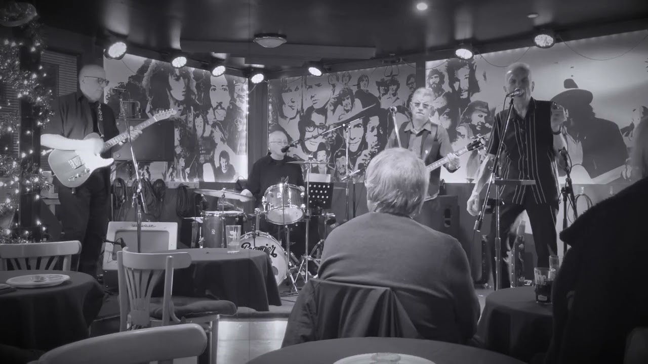 VEE -JAY KING and his DUKES - LIVE AT THE TOWER OF SONG
