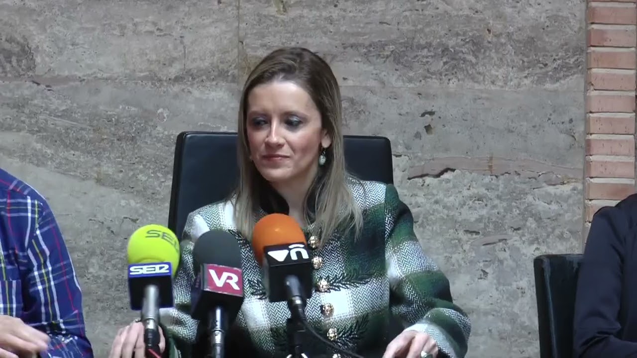 La IX Gala Drag de Valdepeñas recauda 2.696 euros para luchar contra el cáncer.