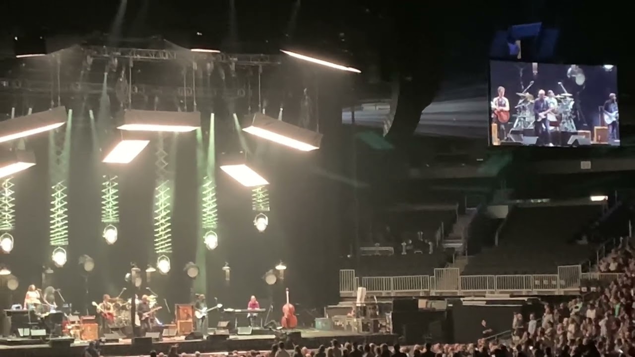 Eric Clapton - I Shot the Sheriff. Boston TD Garden
