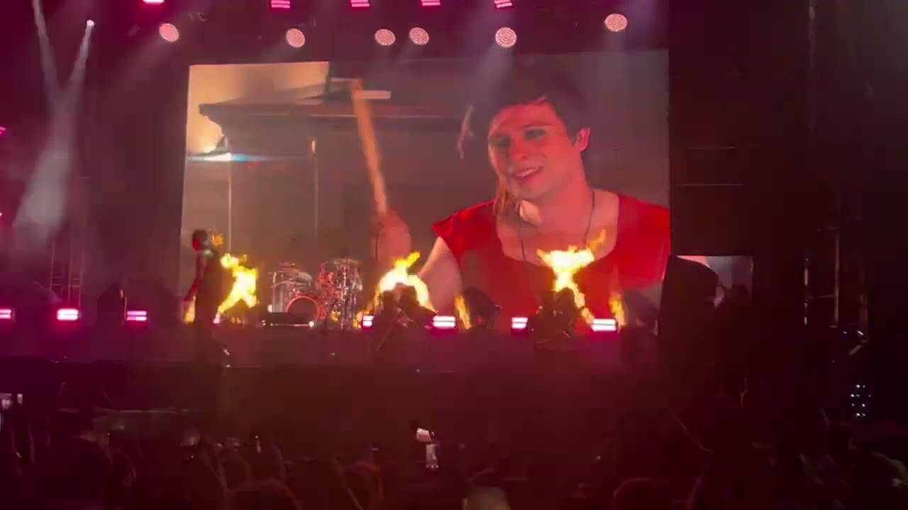 Falling in reverse live inkcarceration 25