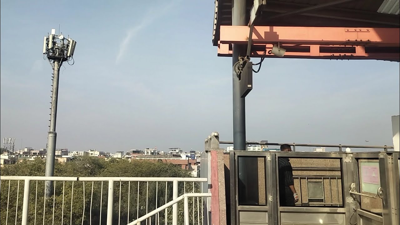 DELHI KA POLLUTION delhi metro se 🚇 #trending #pollution #travel #delhimetro #viralshort #delhi 