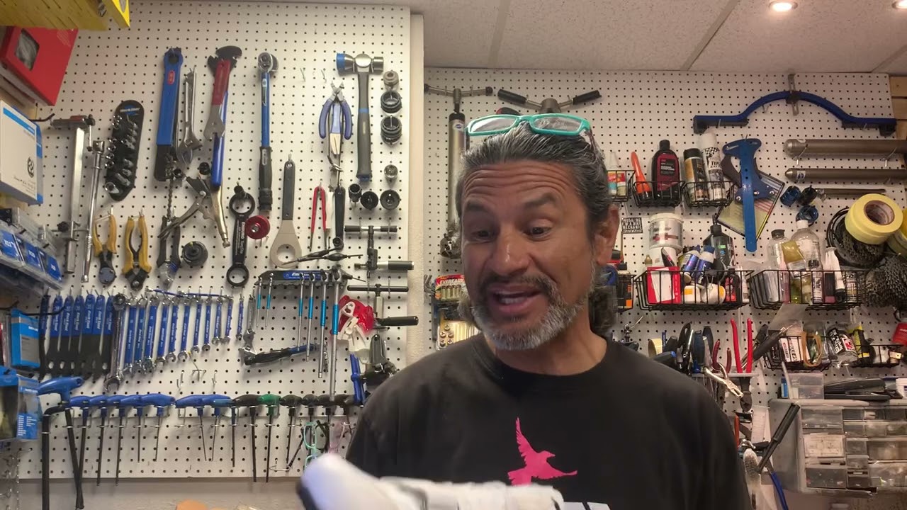 Lake Cycling CX218 -- what are the differences between the CX218 and CX219?