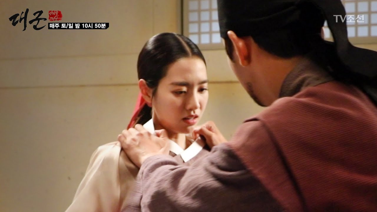 다시 등장한 휘의 나쁜 손 [대군–사랑을 그리다 메이킹] 20180425