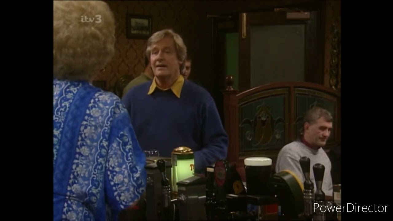 Classic Corrie - Ken Barlow and Mike Baldwin Fight (13th March 1998* Original Date)