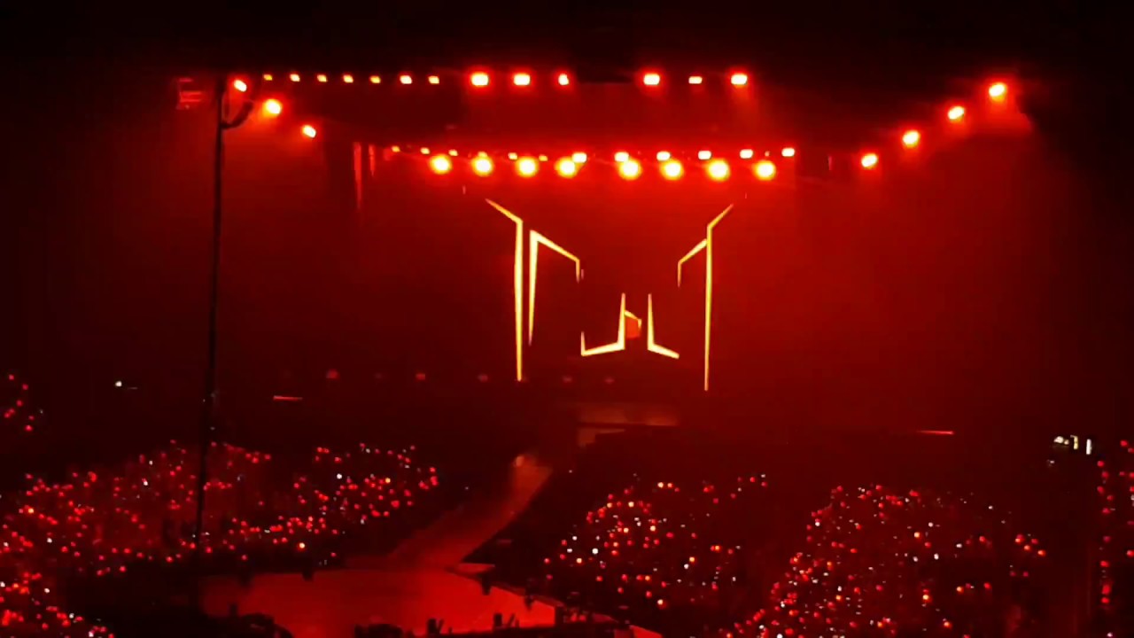 BTS - Idol (Love Yourself World Tour: Berlin 17.10.2018)
