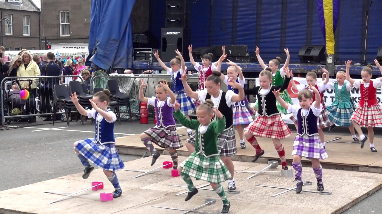 Scottish Sword Dance by juniors from Lindsay School of Dance at Stonehaven June 2017