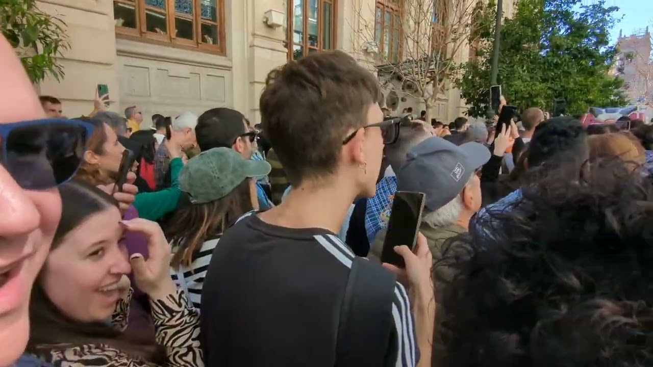 Nino Bravo mientras esperamos la mascletá