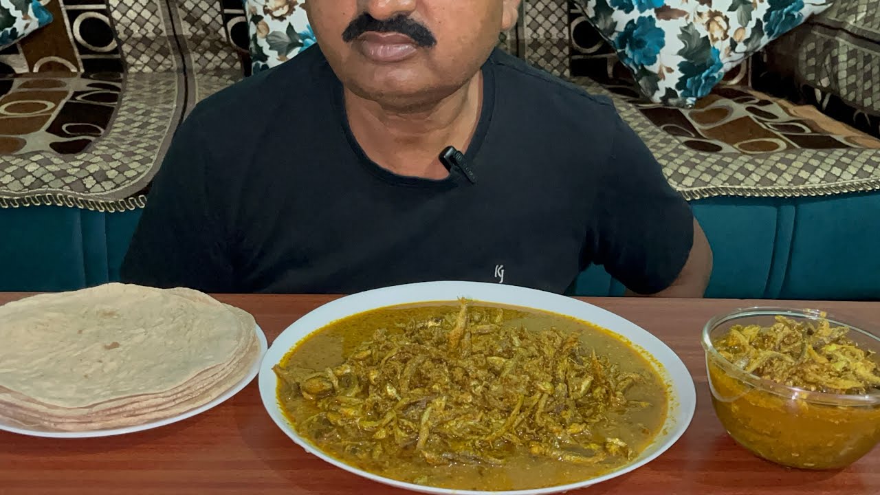 Eating fish curry and roti 🫓 ||