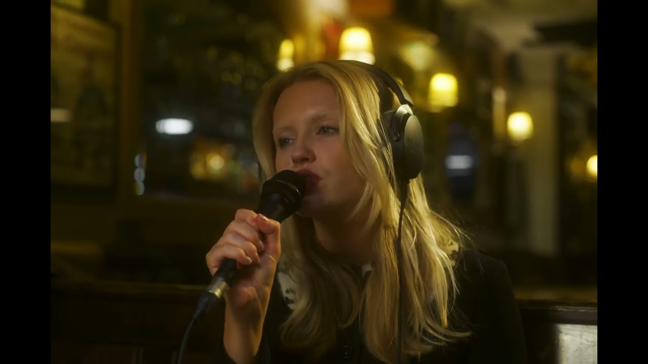 Lucy Blue - Play House (Live Session)