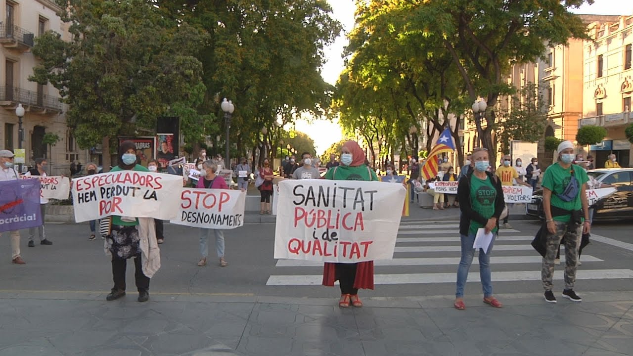 Concentraci&oacute; en contra dels desnonaments