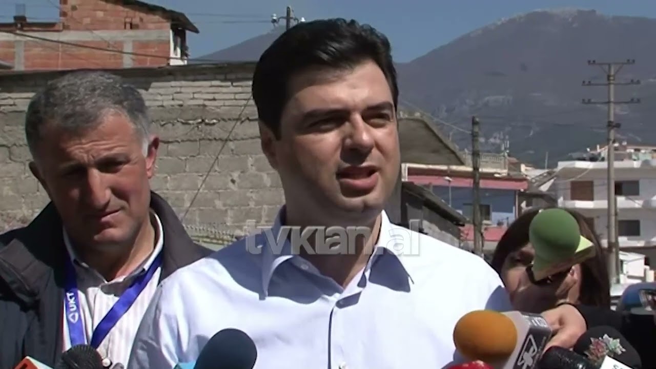 Kryebashkiaku Basha inspekton punimet për ujësjellësin tek zona “Kodra e Priftit”-(27 Mars 2012)
