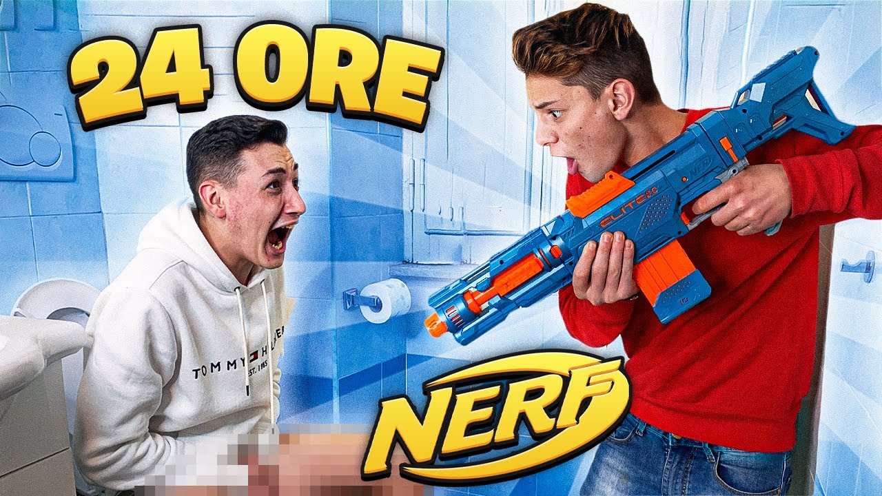 SCHERZO DI CAP, SPARO CON I NERF AL MIO AMICO per 24 ORE! 😂 Casa degli YouTubers