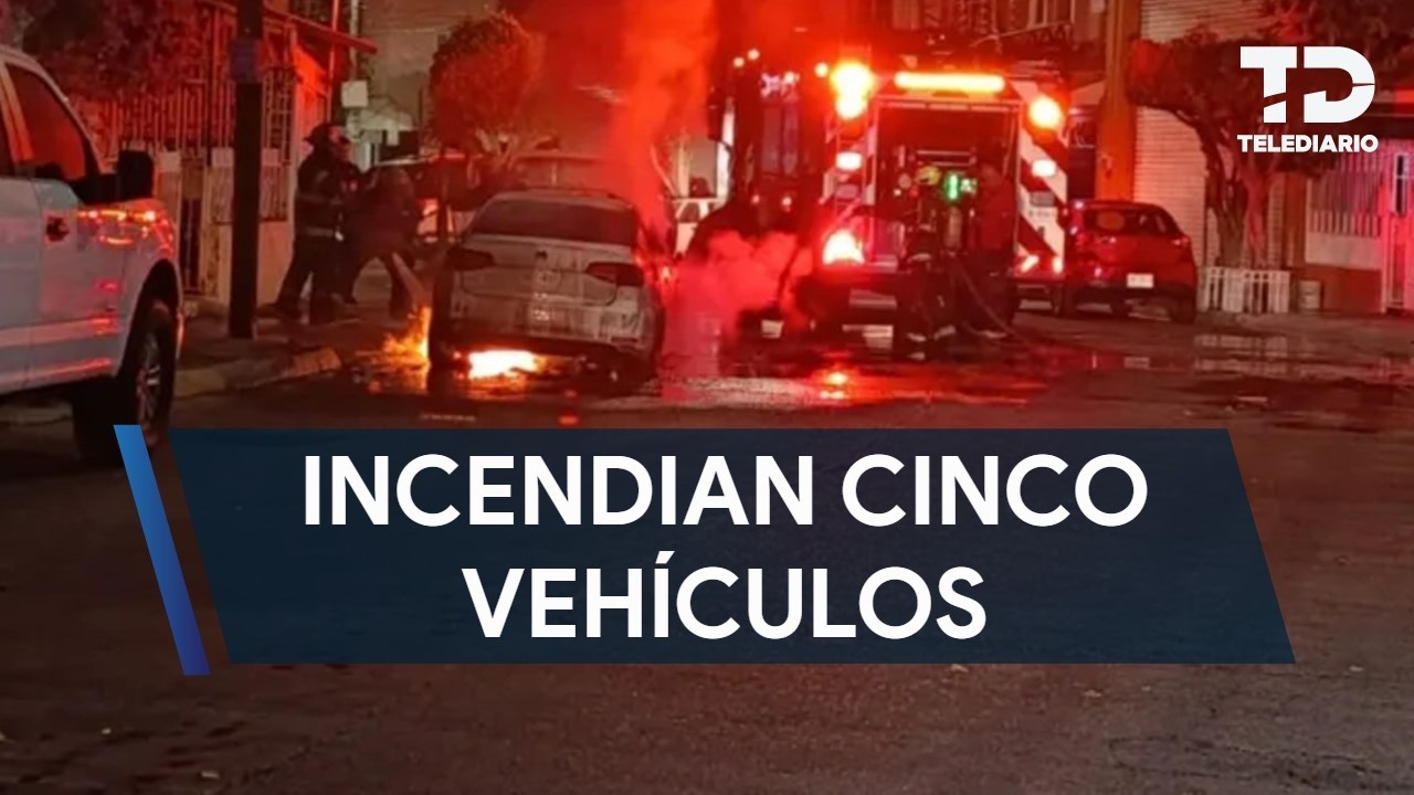 Continúa el incendio de vehículos en diferentes puntos de Guadalajara durante la madrugada