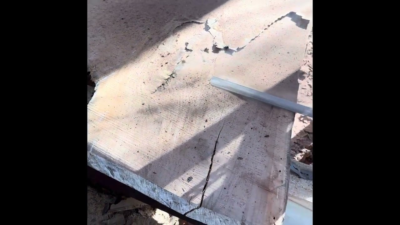 Flattening huge slabs with our Trucut mill.
