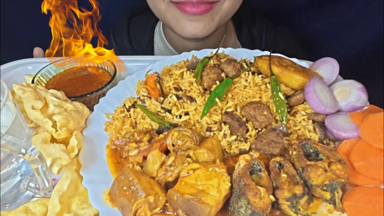 Soya Fried Rice With Fish Fry, Pork Curry, Fried Chilli, Papad & Carrot🥕 *MUKBANG 
