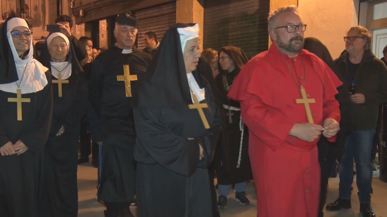 Altafulla crema el Rei Carnestoltes sense diables