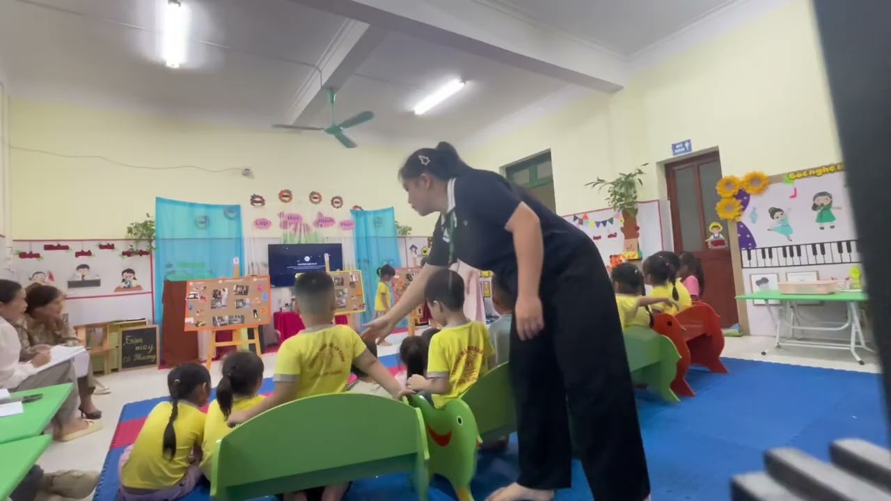Hoạt động: Khám phá nghề may (ứng dụng stem) lớp 5A2