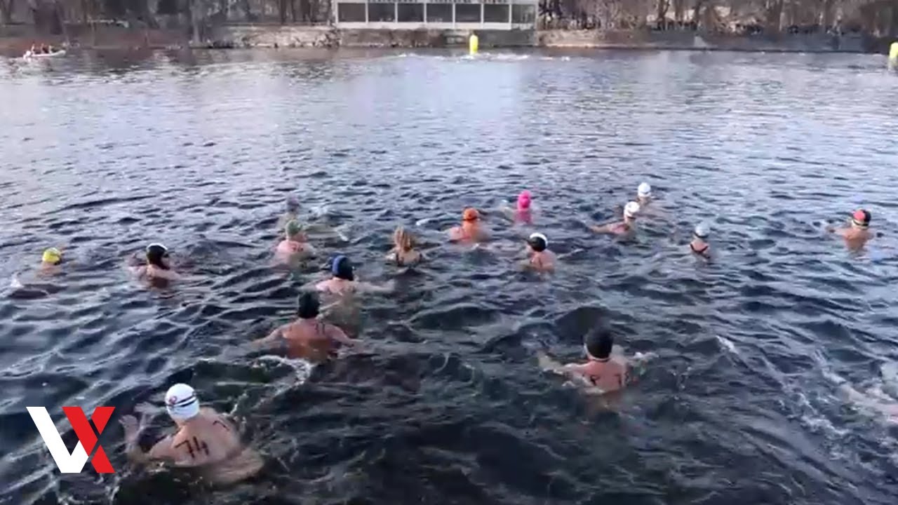 Hundreds Brave Icy Vltava River in Prague’s Traditional Post-Christmas Swim | VERTEX