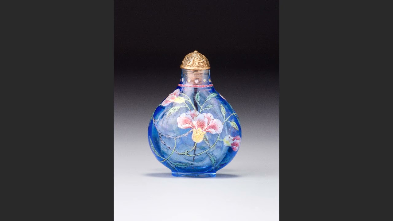 Hugh M. Moss: Early Qianlong Palace Enameled Glass.