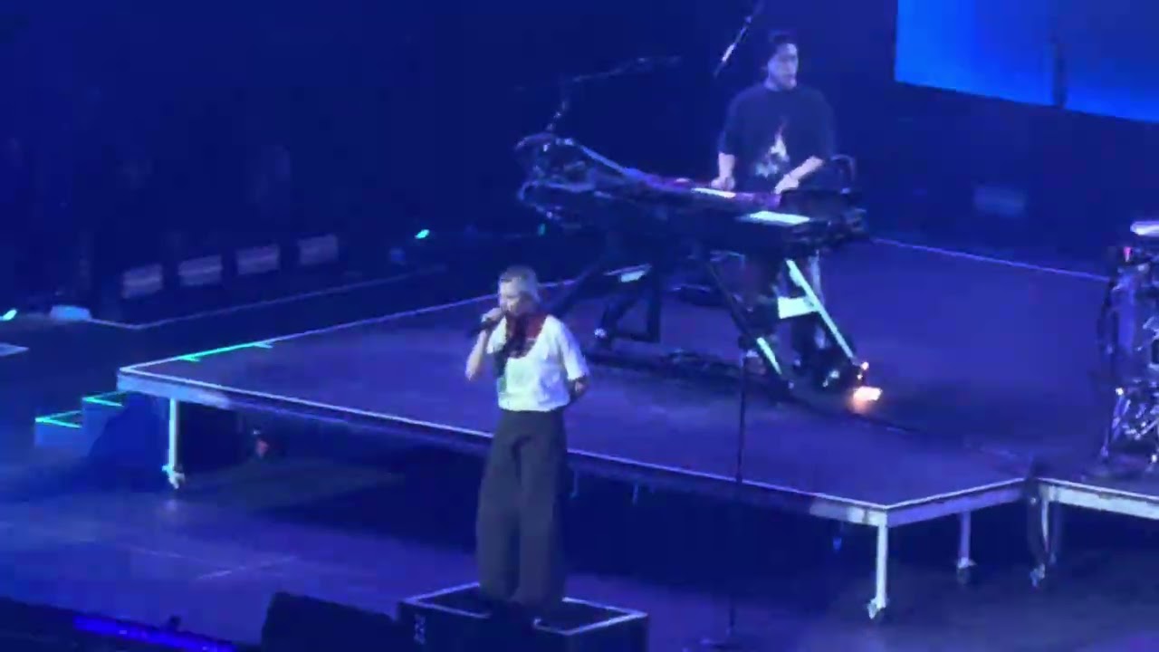 Linkin Park - Numb - Live at Rod Laver Arena, Melbourne, Australia 8.3.26