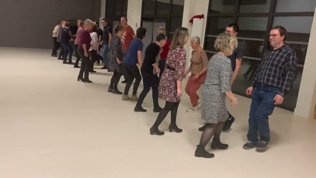 La Planhérada Bourrée d'Ariège dansée à Ranteil 81 Albi