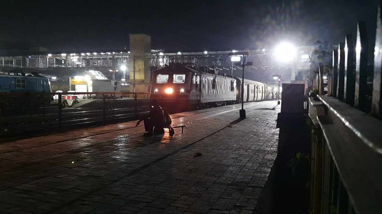 Train announcement at Surat station || 12922 Frying ranee sf exp || 12906 Shalimar-porbander sf exp