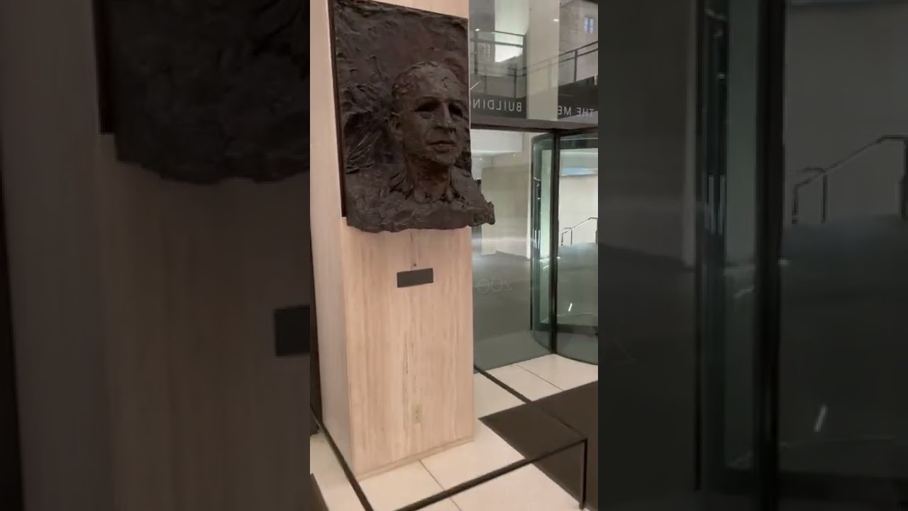 Tour of MetLife building lobby