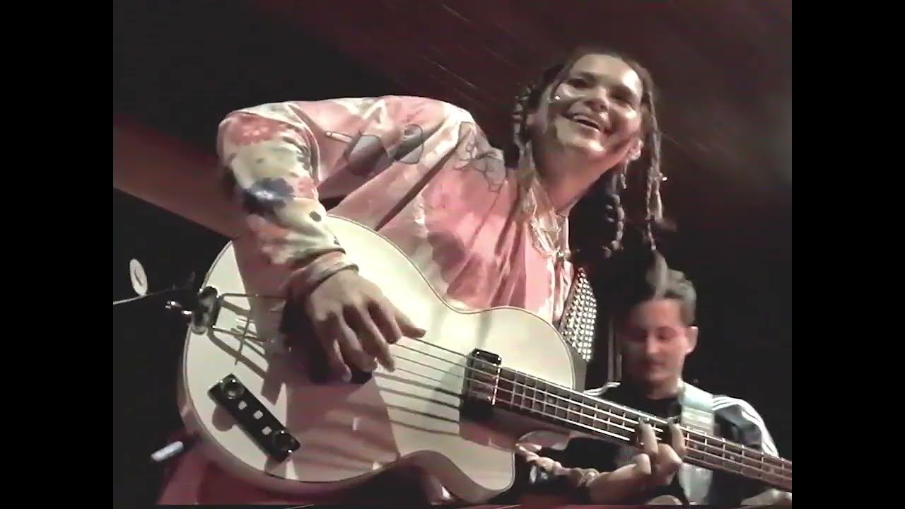 Saya Gray - ANNIE,   I    SING     FOR.. (LIVE)
