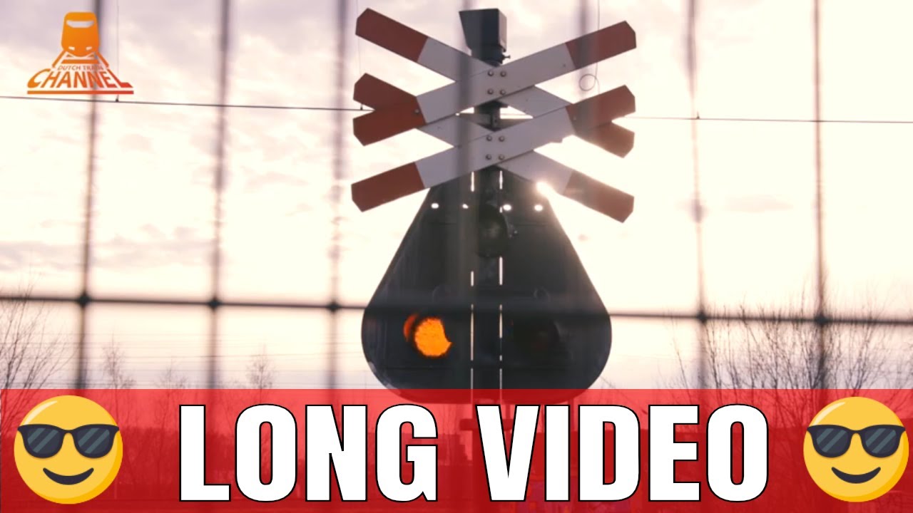 DUTCH RAILROAD CROSSING - 😎 LONG VIDEO 😎- Breda - Rat Verleghstraat (AKI)