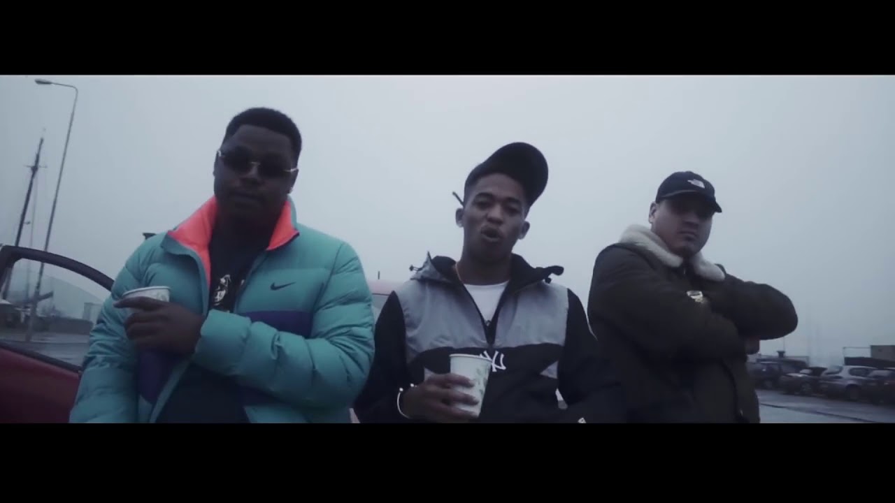 (&dagger;)Chomoney  - Hier ben ik