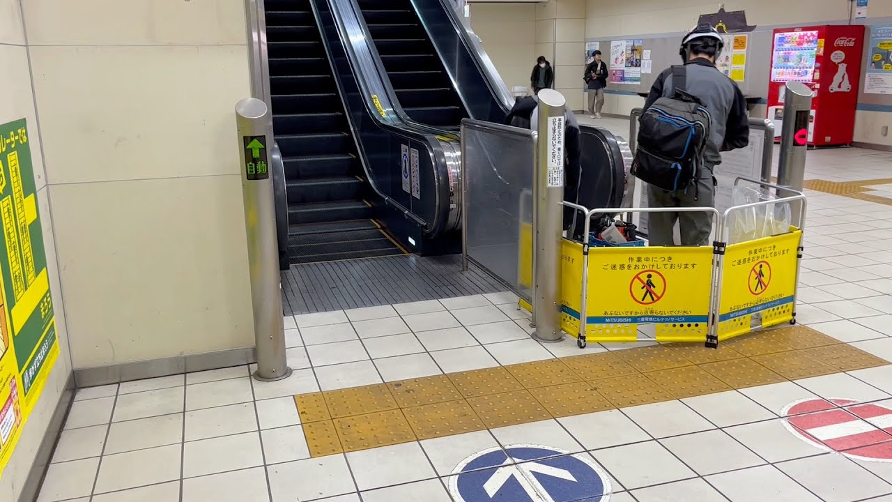 【エスカレーター】　点検作業終了直後