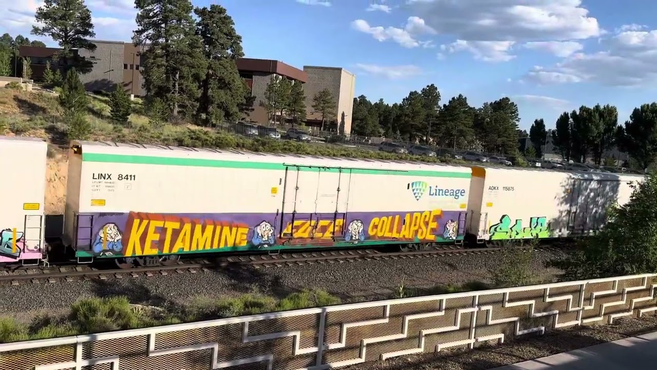 BNSF Freighter crossing at Flagstaff