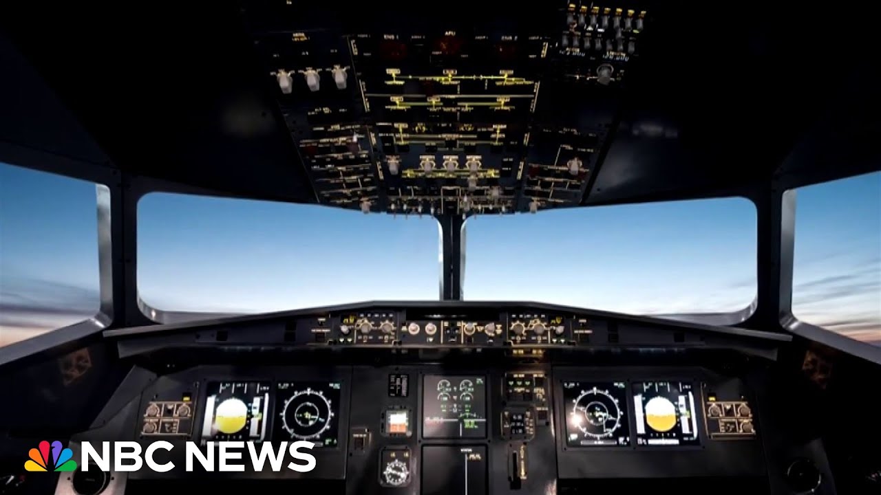Weather balloon cracks United Airlines cockpit windshield