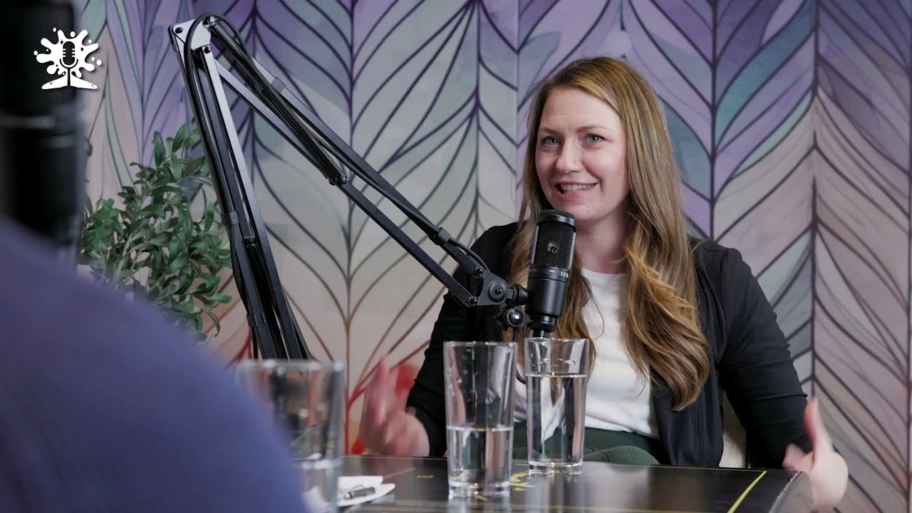 ITT VAN &Uacute;JRA Don&aacute;th Anna: politika &eacute;s minden, ami m&ouml;g&ouml;tte van - Kik&ouml;p&ouml;tt politika #5