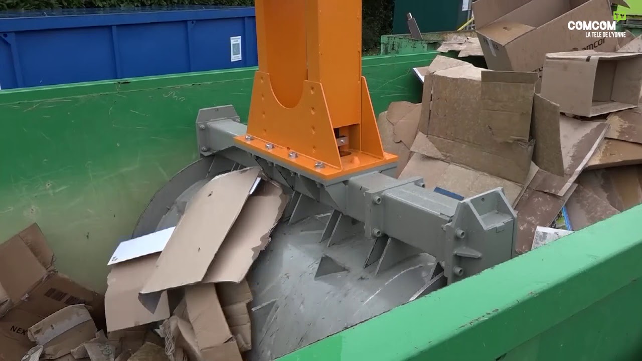 Inauguration d'un nouveau compacteur mobile à la déchèterie des Sablons