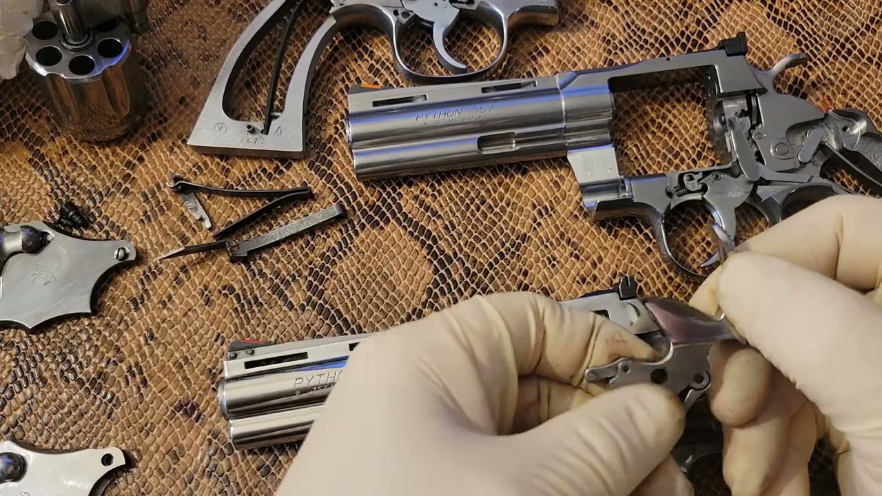 Original Colt Python vs New Python. Plus the best of the 357mag revolvers the 686 S&W. Colt Fans Cry