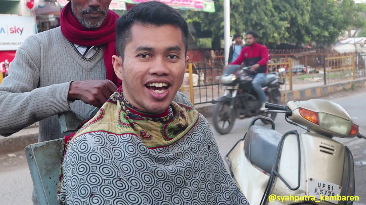 CUKUR PINGGIR JALAN INDIA -