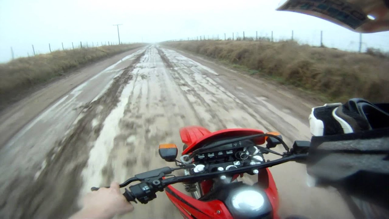 Honda XR 250 Tornado  una embarradita
