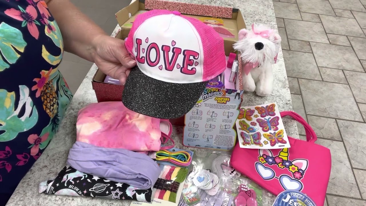 Operation Christmas Child 10-14 Year Old Girl Unboxing With A Girly Girl Theme 🌸