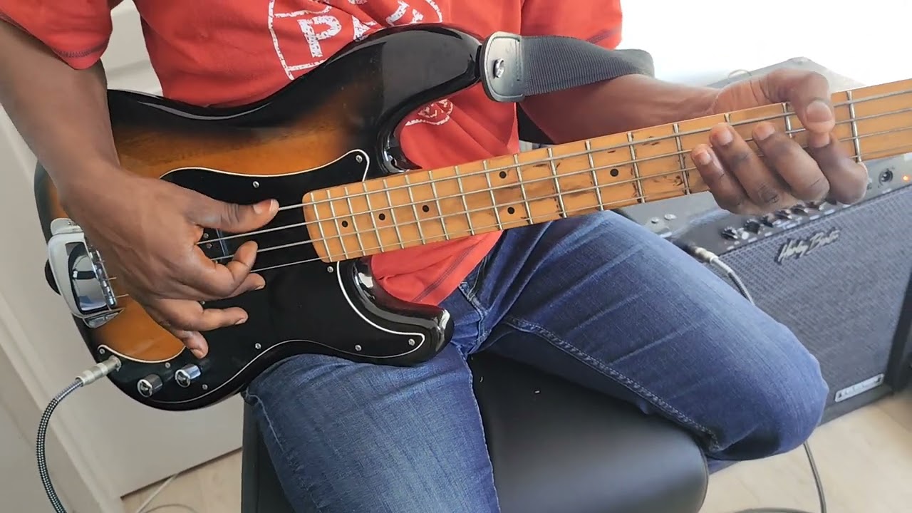 Guitare Basse Mwana na Mpate