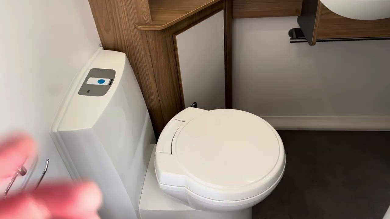 Bailey Discovery D4-4 2021 four berth fixed bed rear washroom