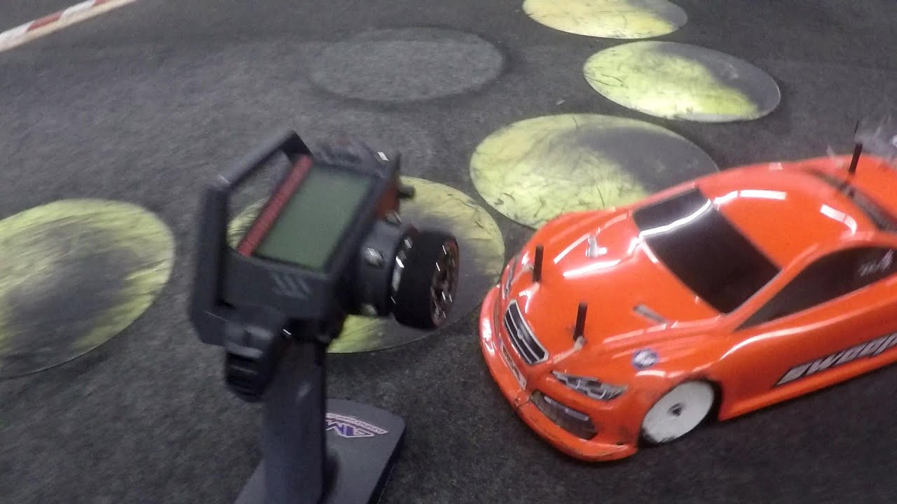 Team Magic E4JS 2 17,5t brushless on Racetrack