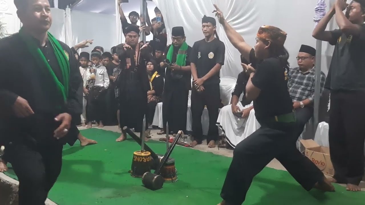 debus banten dari perguruan pencak silat bandrong